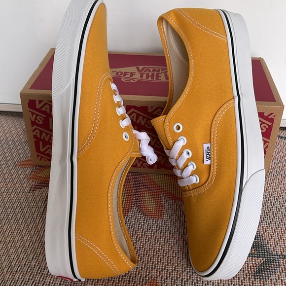 Vans Men’s Authentic Color Theory Golden Glow
VN000BW5LSV
Sneakers - Picture 11 of 16